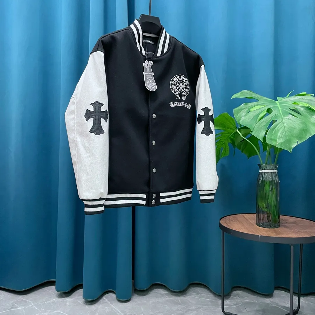 🅿️410 CH Crow Heart 2024ss runway style baseball uniform jacket. I ordered the original model and took a month to finally ship it. I love it so much. The upper body is really handsome. A blogger on Douyin said that LV's new products this year will become the future trend. If you look through street photos, you will find that celebrities regard it as a collectible jacket, a must-have item for men and women who want light luxury for commuting. Developing the highest version on the entire network, it took 1 month to customize and the cost was extremely high. The German imported flat-machine made custom-woven wool jacquard threads, using the first layer of imported lambskin. The pleated texture is unparalleled. It is hand-cut and meticulously crafted. The stitching position is very technical. Whether the whole garment is good or not depends on this position. Top-notch workmanship and details can stand the test. A full set of customized accessories, the letters are clear and perfectly restored without any difference. High-end atmosphere and full grade! The entire dress is exclusively customized with heavy craftsmanship. The towel patch embroidery is perfectly combined with craft embroidery and precise stitching! Absolute craftsmanship quality!